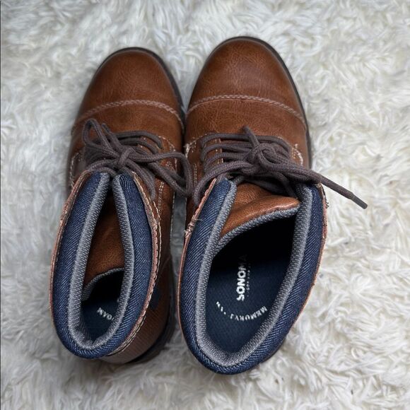 Sonoma Gray and Blue Textured boots for big boy size 4 - Picture 3 of 8